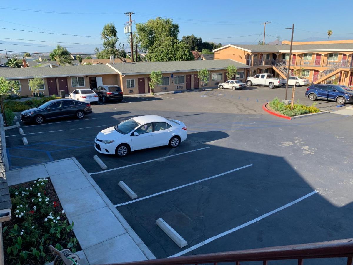 Desert Inn Motel Corona Εξωτερικό φωτογραφία