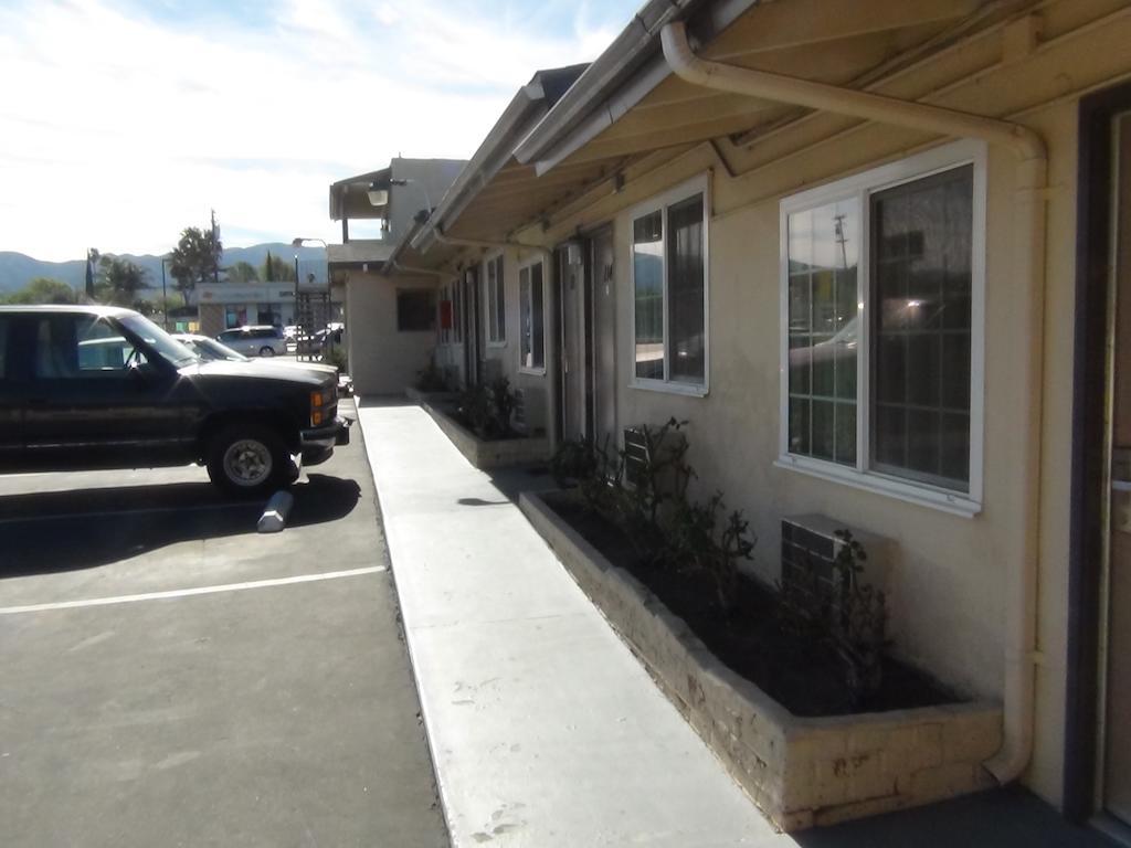 Desert Inn Motel Corona Εξωτερικό φωτογραφία