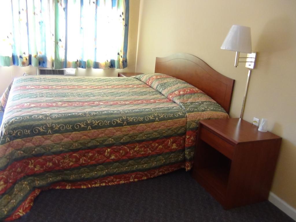Desert Inn Motel Corona Δωμάτιο φωτογραφία