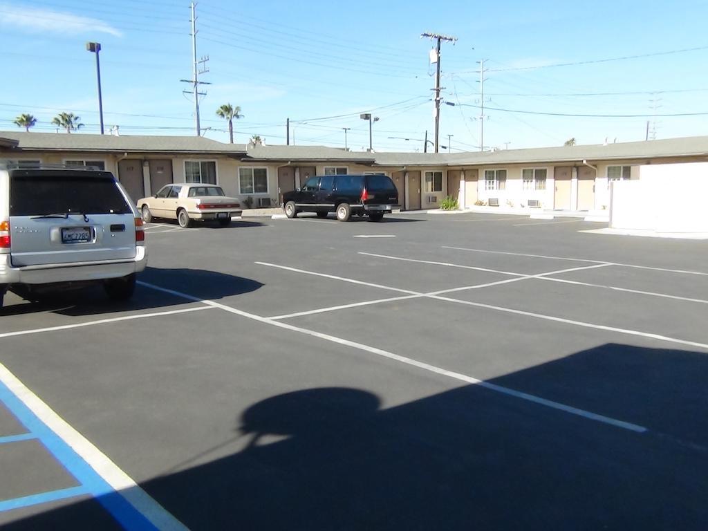 Desert Inn Motel Corona Εξωτερικό φωτογραφία