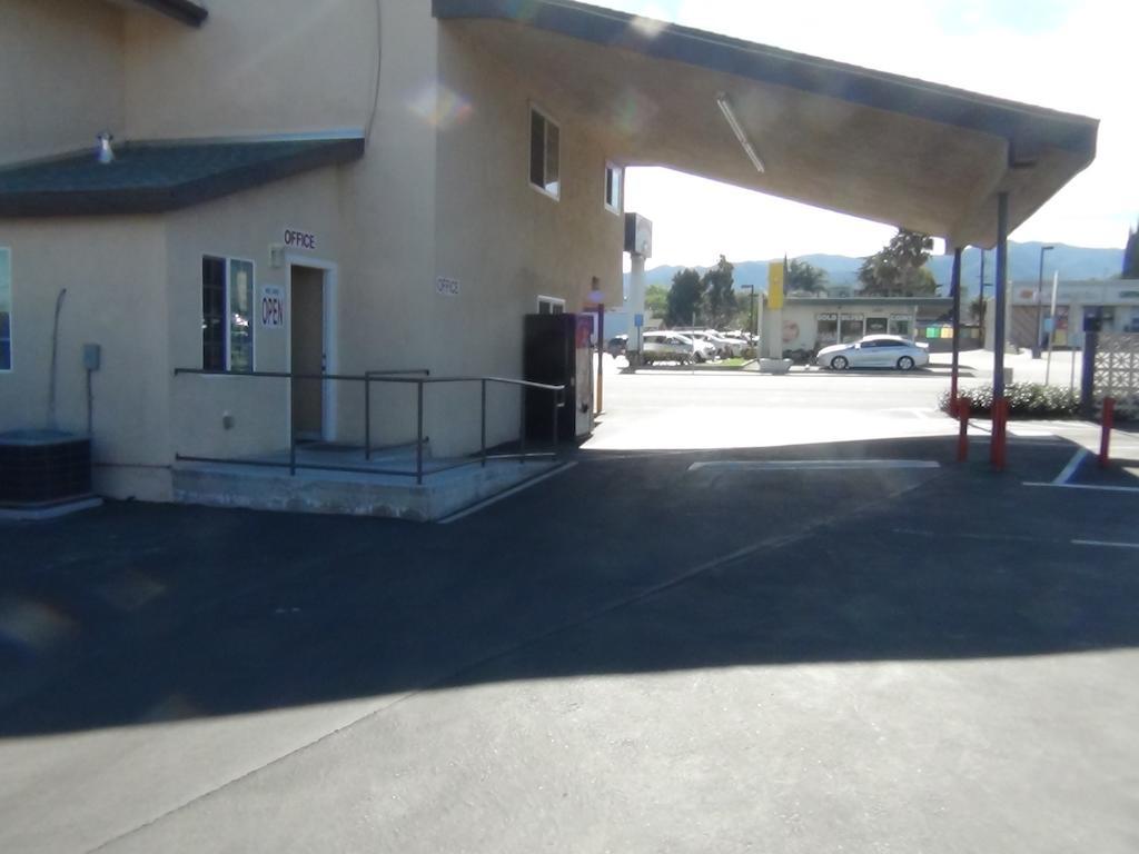 Desert Inn Motel Corona Εξωτερικό φωτογραφία