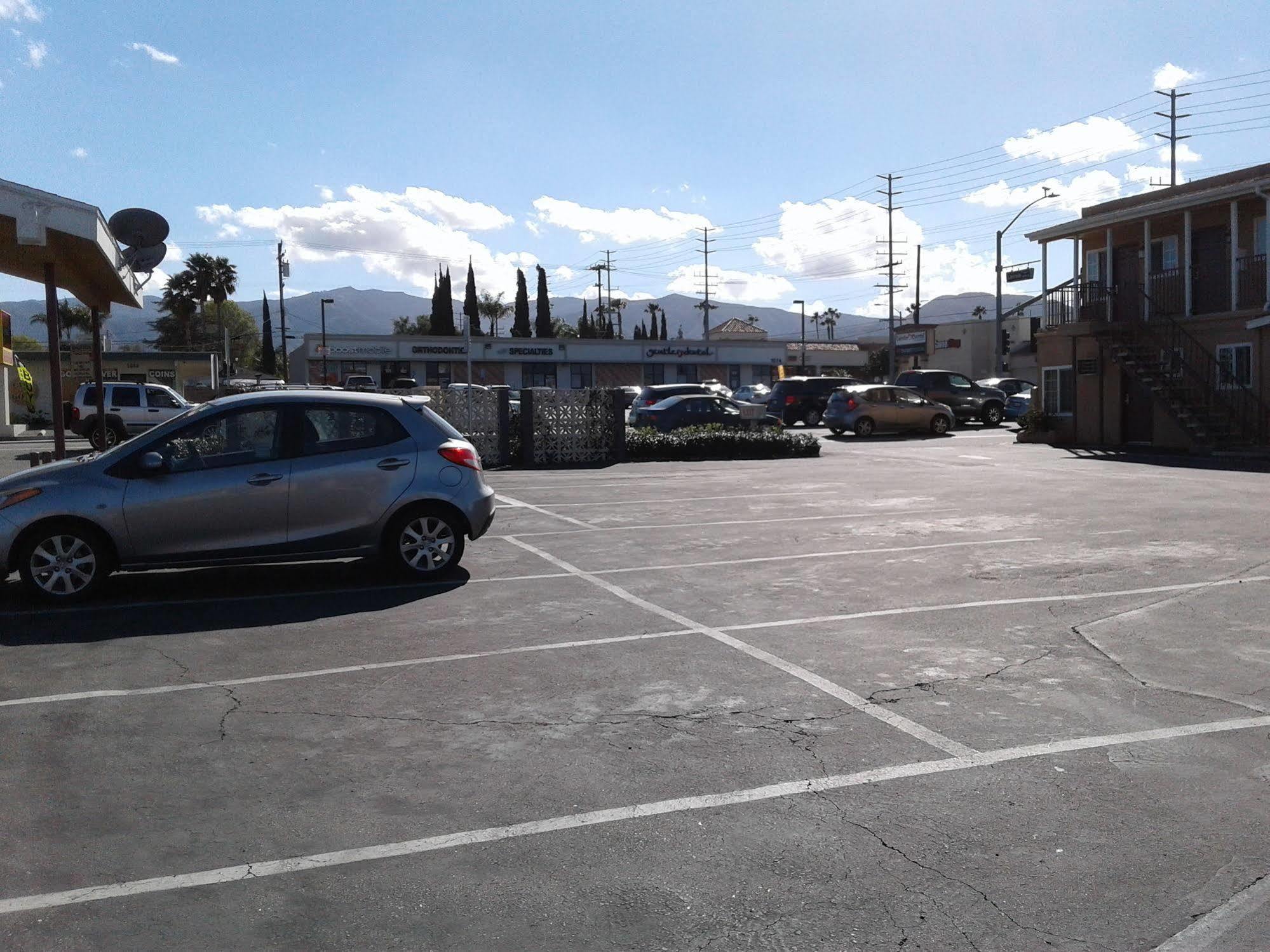 Desert Inn Motel Corona Εξωτερικό φωτογραφία