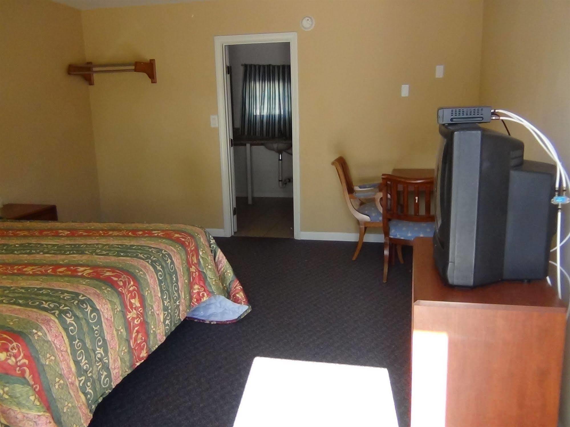 Desert Inn Motel Corona Εξωτερικό φωτογραφία