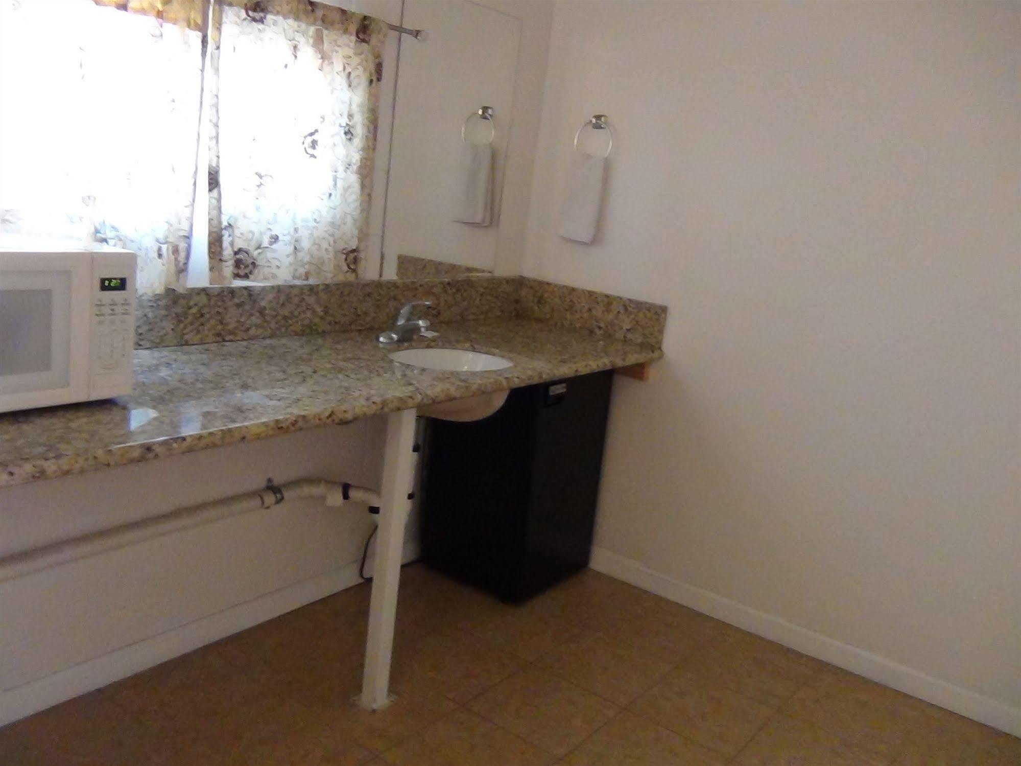 Desert Inn Motel Corona Εξωτερικό φωτογραφία